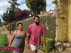 Fomos Alugar Uma Casa E Tive Que Dar Gostoso Para Os Donos Enquanto O Meu Marido Chupa A Minha Buceta