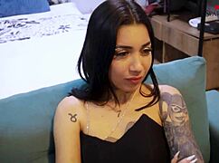 Eva and Alemão Debate Issues in Therapy Session