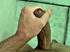 vem tomar banho comigo e bater uma punheta para mim 😘