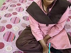 देसी कॉलेज स्टूडेंट यूनिफॉर्म में टीचर से चोदाई