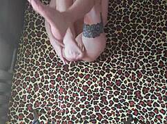 slender babe plays with sex toys and reaches orgasm 😍