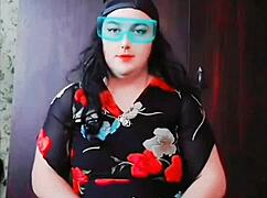 Twerking big white ass crossdresser sissy amateur gay on webcam, it's homemade