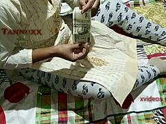 इंडियन यंग कॉल गर्ल घर में एनल के लिए इनवाइट करती है! ये वाइल्ड राइड के लिए रेडी?