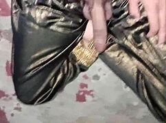 just saw this Pakistani bisexual guy jerking off with shiny silk fabric in a homemade clip.