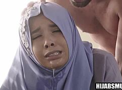 Corrupt FBI agent drills suspect's Muslim wife in rough session