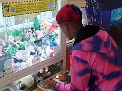 Fui procurar macho no playland e dei no banheiro