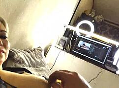 एक रंडी औरत की पीक को डिफाइन करती है। ऐमी, हॉट मिल्फ, मैरिड कॉक्सकर्स की क्वीन के रूप में रूल करती है।