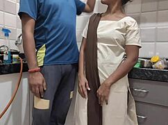 डेजी लड़की कॉलेज के बाद रफ एक्शन की प्यासी है