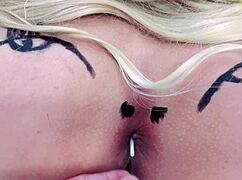 Mentes maliciosas vão dizer que é um cu rosinha chupando pirulito completo no sheer e red