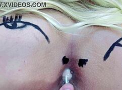 Mentes maliciosas vão dizer que é um cu rosinha chupando pirulito completo no sheer e red