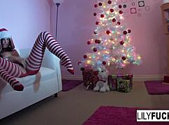 i'm lovin' these squirting christmas moments with sexy lily!