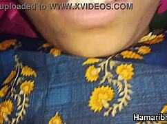 यो, देखो ये देसि इंडियन भाभी घर में पति के बाहर होने पर ज़ोर से पाउंड हो रही है!