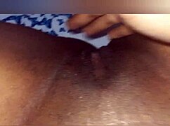 Madrastra Culona Y Tetona Masturbates Wet Pussy