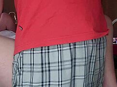 अम्म, मेरी फॉस्टर स्टीपमॉम ने मुझे उसकी चूत में कम करने के लिए मना किया, जानती हो?