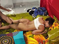 मेक्सिकन एमेच्योर युवती छोटी छातियों वाली मॉन्स्टर लंड लेती है?