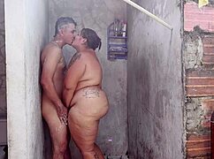 वाह! देखो ये लातीना मिल्फ यूएसए से अपने यंग नेबर को सक्शन और राइड कर रही है बेयरबैक!