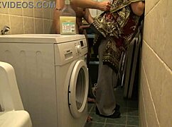 Mujhe takleef ho rahi hai dekh kar ki meri amateur biwi hubby ke gayab hone par basement mein rough sex le rahi hai