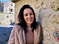 Cataleya, 28-Year-Old Commercial Assistant's Playful Side