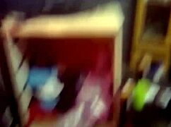 कैसे मैं अपनी फैट वाइफ को स्क्रू करूँ जबकि टाइट टीन सौतेली बेटी देख रहा हूँ?