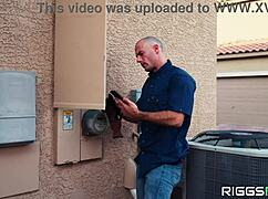 i’m pounding huge boobs gamer girl while she’s distracted