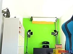 Leeds Nerd Fingerbangs Skinny Brit in First-Time Action