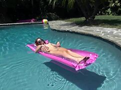 Hot and horny amateurs share passionate quickie