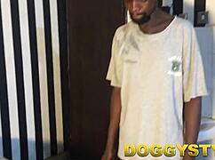 ओएमजी, उसने पैंट साइड स्लाइड करके होटल रूम में बांग किया! 😍