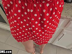 Man, My Petite 18+ Stepmom Ashley Wolf Is Such a Slut! She’s All Over Me in POV! 😈