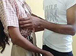 इंडियन देसि विलेज स्टूडेंट 18 साल की टाइट स्कूल गर्लफ्रेंड को चोदता है।