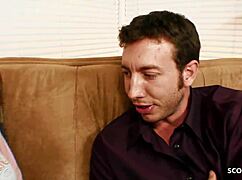 अरे, वर्जिन रिकी लव सैगी टिट्स के साथ टीचर द्वारा डिफ्लोरेशन में लुभाई गई! 😱