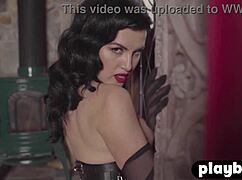 dizzy mslizzyy poses lingerie exposing big ass tits