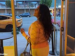 लैटिना थ्रोट गॉडेस टिंडर से अस्स वर्शिप करती है वेट ड्रिपिंग चूत के साथ