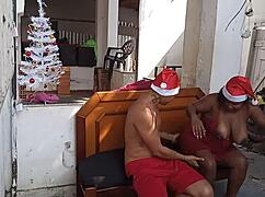 No Natal A Vizinha Fofoqueira Que Cuidava Da Minha Vida Teve Que Levar Pirocada Na Bucetona No Pelo Para Aprender Feliz Natal