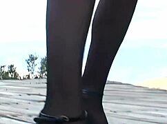 सिएरा सिन 18 साल की बट होल से एनल सेक्स करती है