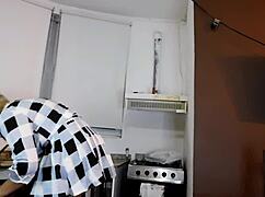 Le tuve que llenar el culo de leche a mi madrastra para comer pizza.