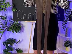 nylon club sexy mature in sheer brown pantyhose