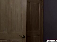 Nina, teach me to eat pussy?