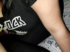 Descubro a mi hermanastra hablando con un chico de tinder y me presta su garganta a cambio de que no le cuente nada a sus padres