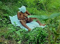 hey, the new porn king fucks an amateur bbw goddess in the bush