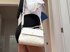 Asesora Inmobiliaria Novata Acepta Follar Con Su Cliente En La Casa Para Hacer Su Primera Venta