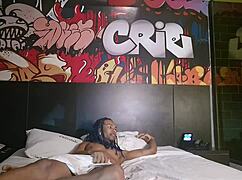 Rabuda sofreu dando o cuzinho gozou squirt no pau e levou gozada dentro parte 1 completo no red