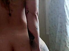 Difícil não gozar vendo as melhores sentadas dessa loira gostosa com sua bunda perfeita