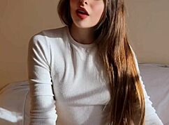 Rica chica culona cabalga la polla de su padrastro