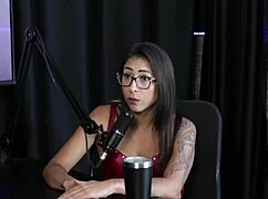 Luciana Picchi shares her story of getting naked with a blonde for a sensual lick