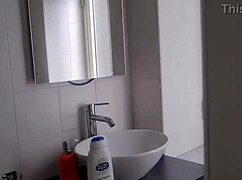 amateur cums after seeing stepmother in shower