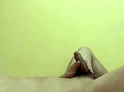 I had a huge erupshun of hot cum all over