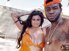 कर्वी क्यूटी जोसी जैक्सन को आउटडोर्स में रोम मेजर से चूत चोदी जाती है