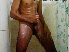 Duas Gozadas Enquanto Eu Tomava Banho Com A Porra Escorrendo Pela Minha Mão