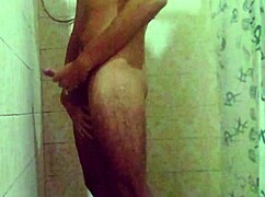 Duas Gozadas Enquanto Eu Tomava Banho Com A Porra Escorrendo Pela Minha Mão