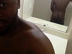 I masturabte in the miror for a selfie